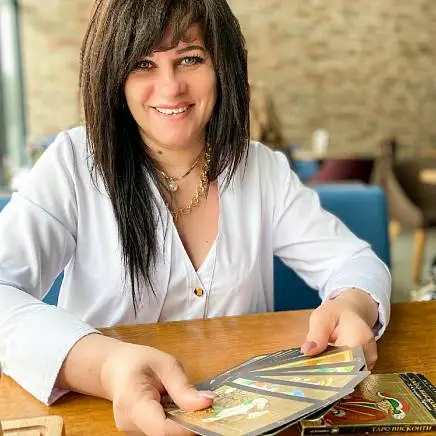 Успешная Лика